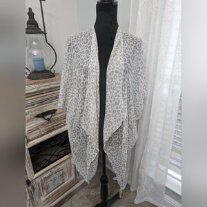Viv & Lou Animal Print Kimono NWT One Size